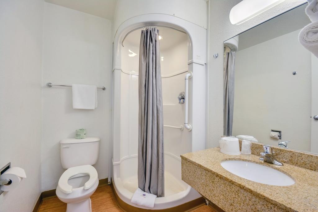 Rodeway Inn Tillmans Corner Quarto foto